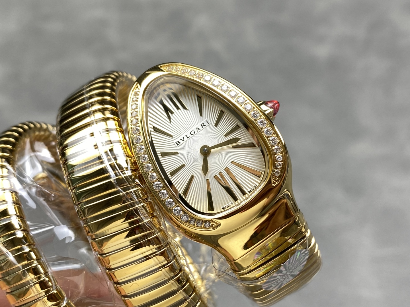 最高のブランドブルガリ女性蛇形コピー入荷時計 174084[1]