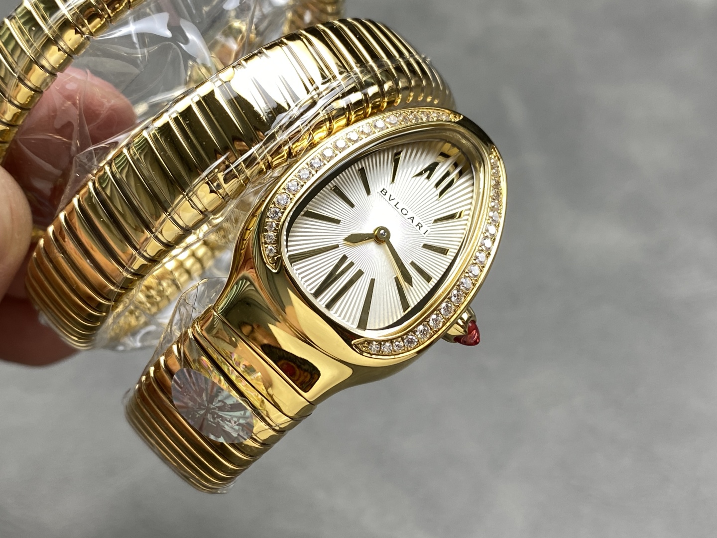 最高のブランドブルガリ女性蛇形コピー入荷時計 174084[2]