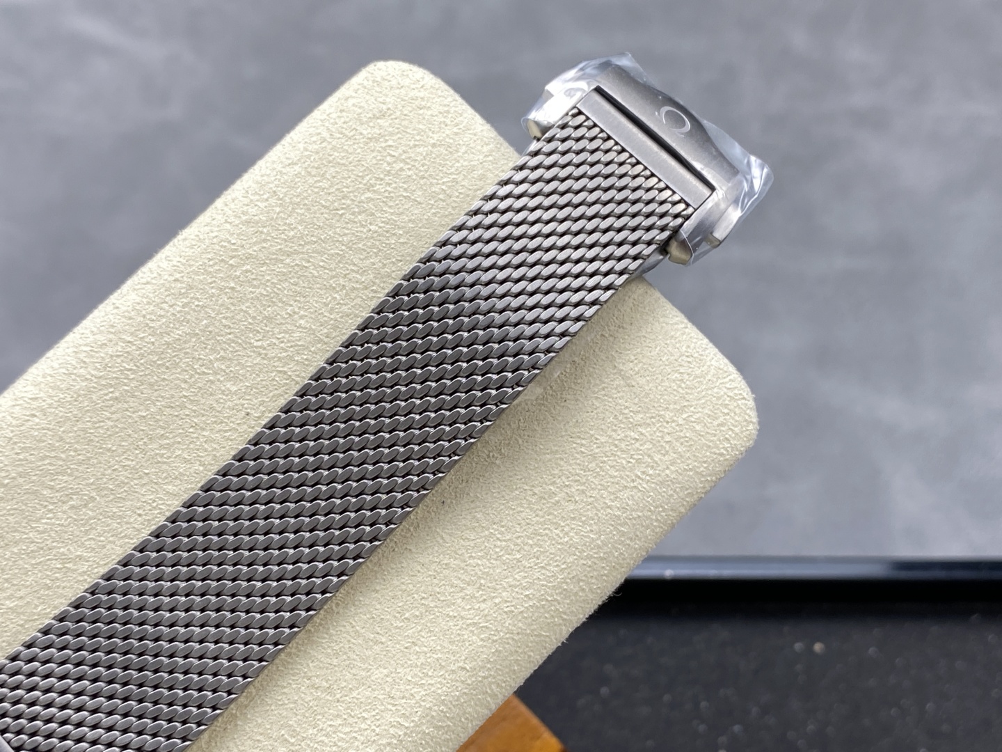 Omegaコピー2025高級時計ブロンズゴールド チタンメッシュブレスレット 174541[4]