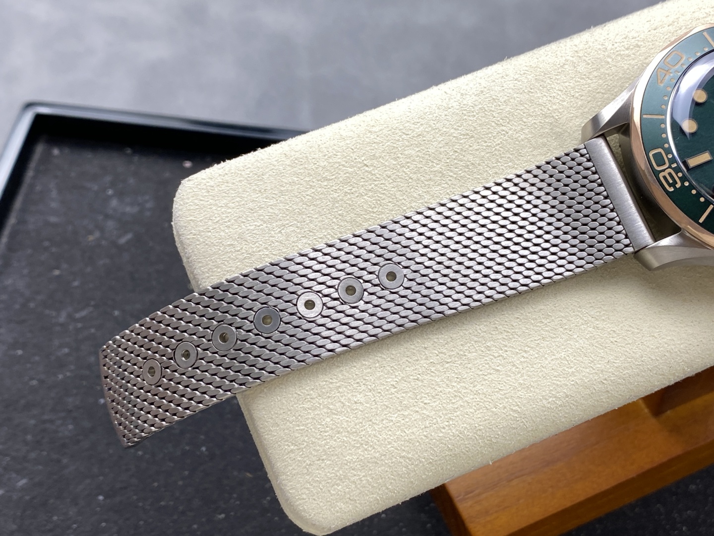 Omegaコピー2025高級時計ブロンズゴールド チタンメッシュブレスレット 174541[5]