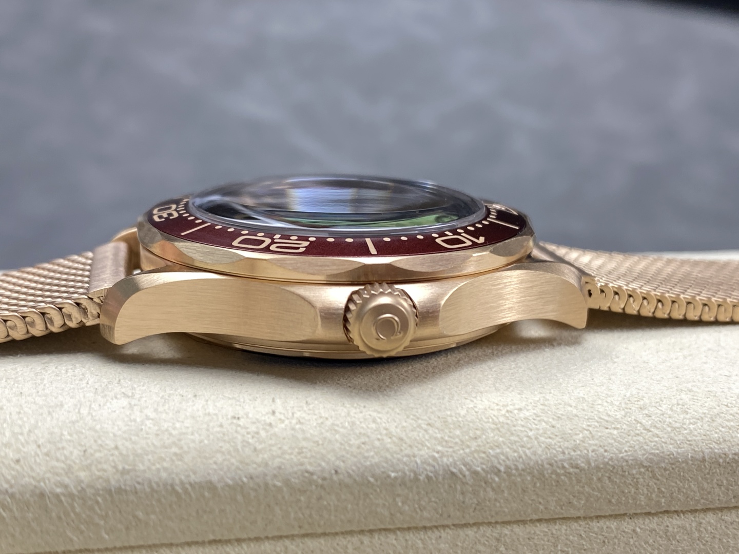 オメガ2025新製品スーパーコピーブロンズゴールドとバーガンディレッドの美しい融合シーホース 174539[4]