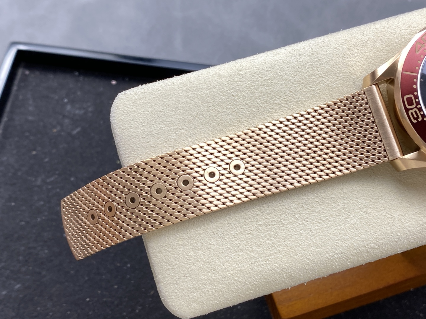 オメガ2025新製品スーパーコピーブロンズゴールドとバーガンディレッドの美しい融合シーホース 174539[7]