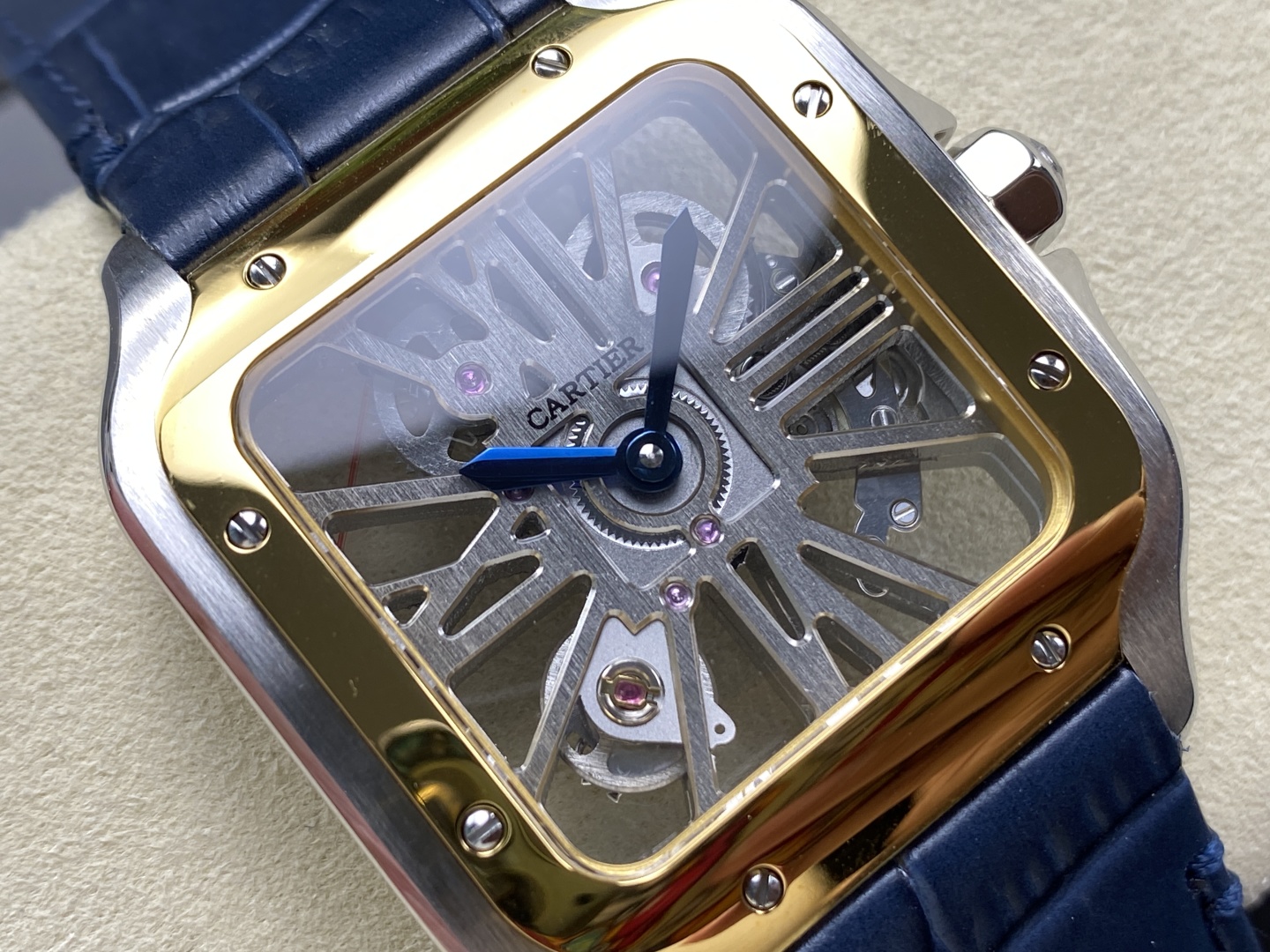 カルティエ サントススーパーコピー入荷時計スクエア ホローレザーストラップシリーズ 174535[1]