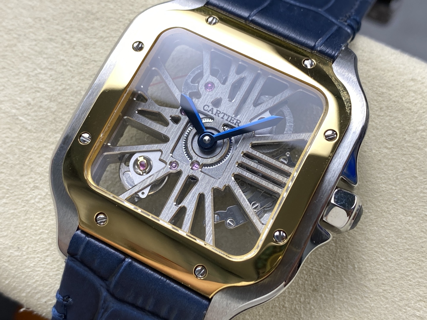 カルティエ サントススーパーコピー入荷時計スクエア ホローレザーストラップシリーズ 174535[2]