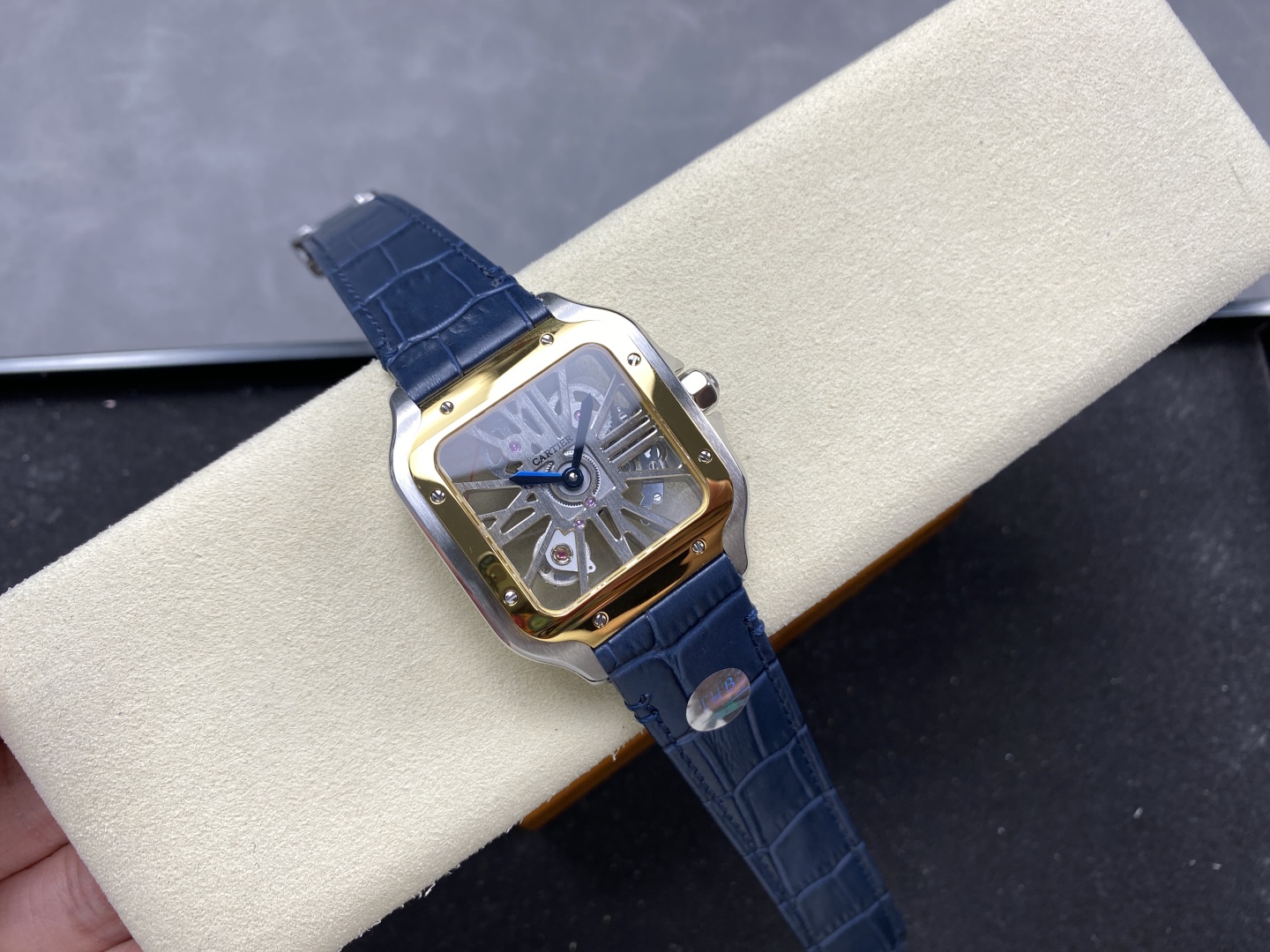 カルティエ サントススーパーコピー入荷時計スクエア ホローレザーストラップシリーズ 174535[3]