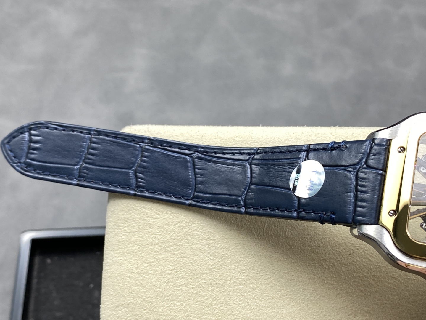 カルティエ サントススーパーコピー入荷時計スクエア ホローレザーストラップシリーズ 174535[8]