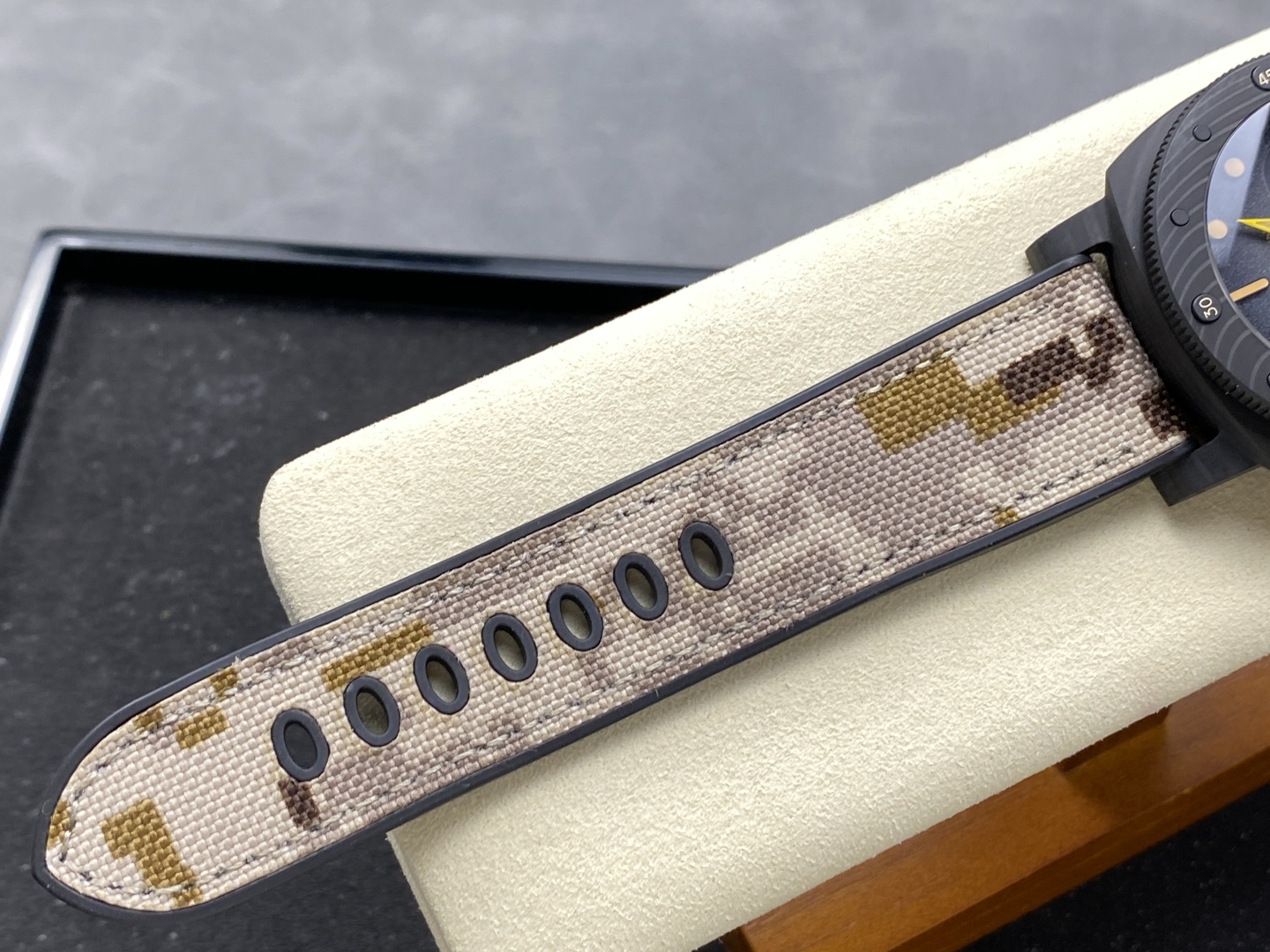 パネライ新品ネイビーシールズ カーボンファイバーケース カモフラージュストラップコピー時計 PAM1513[8]