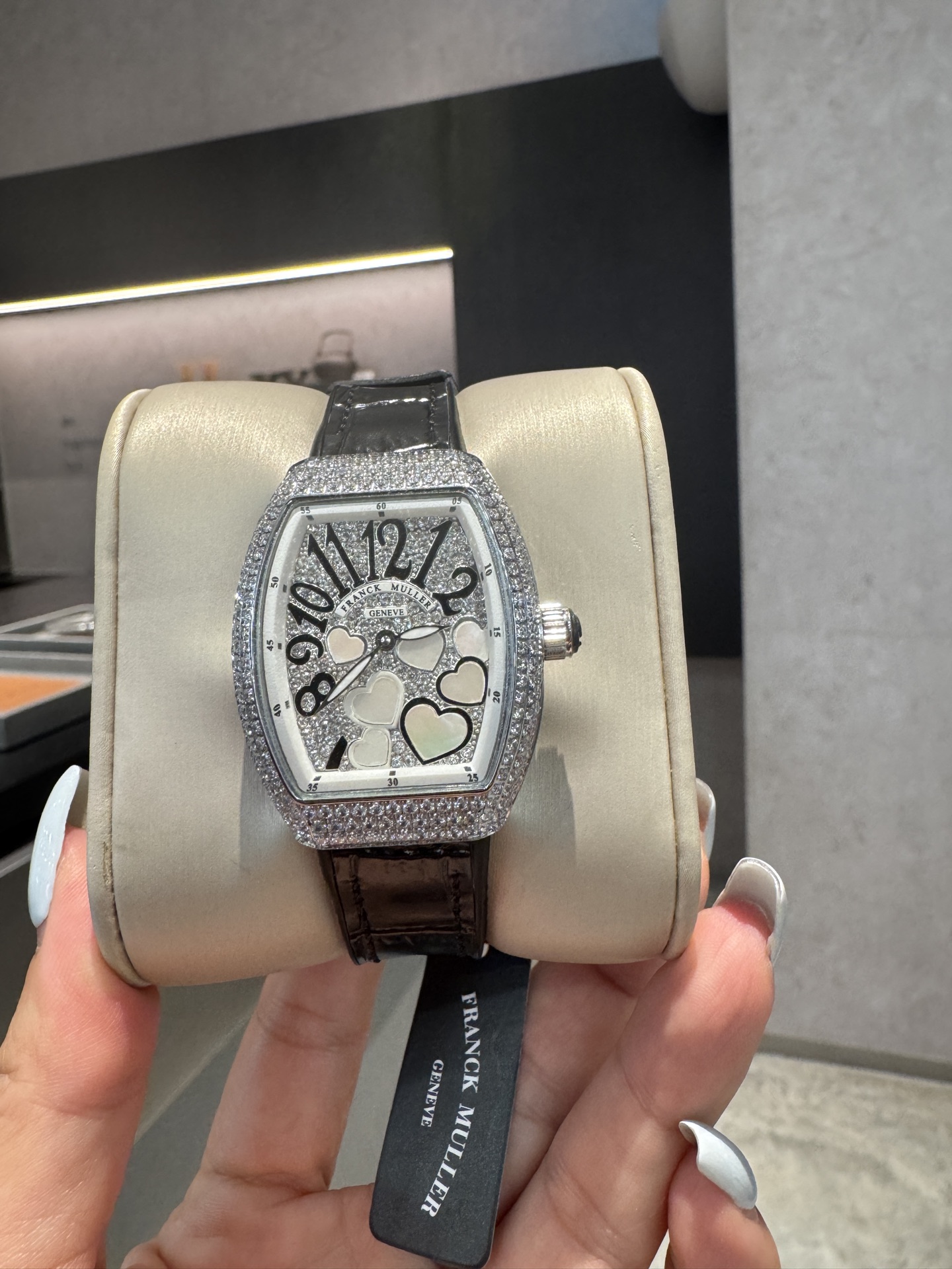 フランクミュラー上新品V32 バレルシリーズ 高級ダイヤモンドインレイ クラシックデジタルフェイス時計 119779[2]