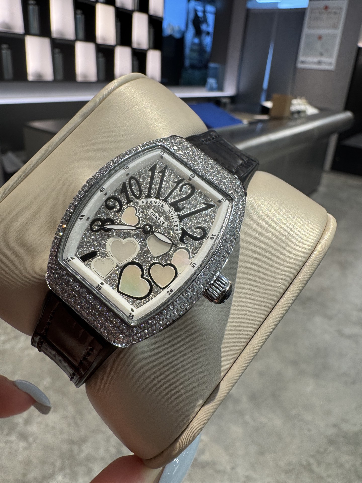 フランクミュラー上新品V32 バレルシリーズ 高級ダイヤモンドインレイ クラシックデジタルフェイス時計 119779[3]