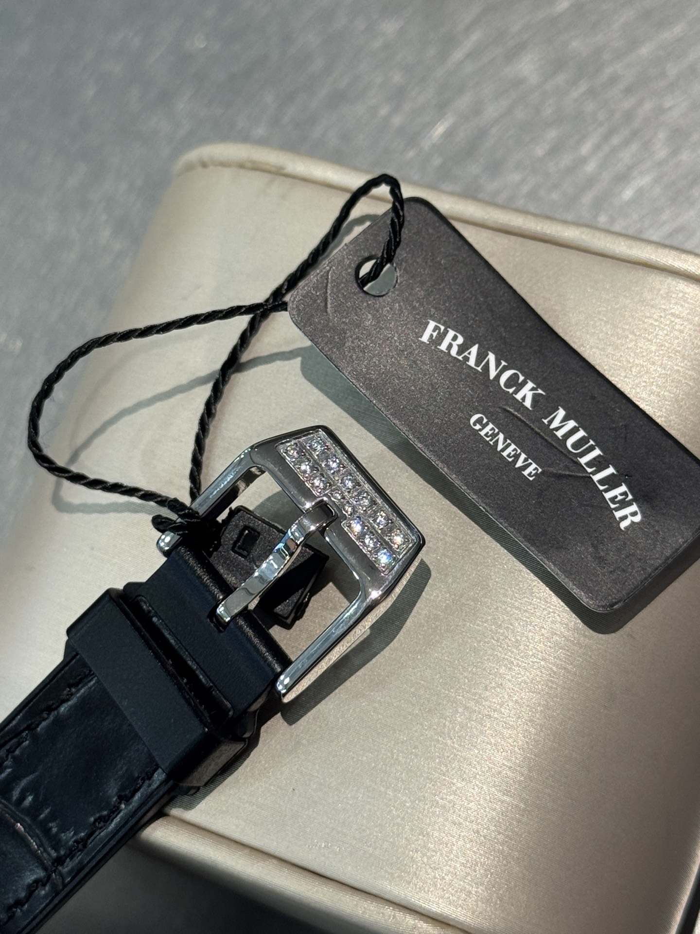 フランクミュラー上新品V32 バレルシリーズ 高級ダイヤモンドインレイ クラシックデジタルフェイス時計 119779[5]
