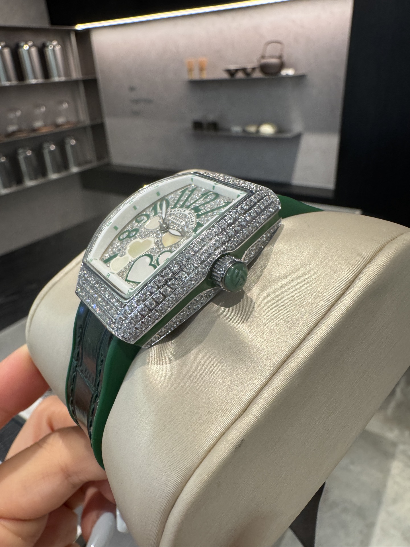 高級豪華スーパーコピーフランクミュラーV32 バレルシリーズダイヤモンドインレイ クラシックデジタルフェイス入荷 119777[1]