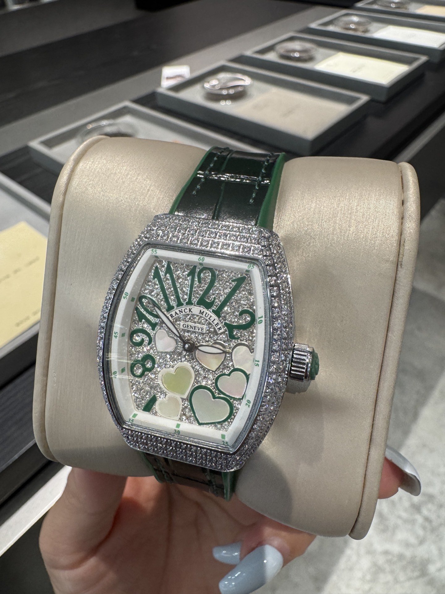 高級豪華スーパーコピーフランクミュラーV32 バレルシリーズダイヤモンドインレイ クラシックデジタルフェイス入荷 119777[4]