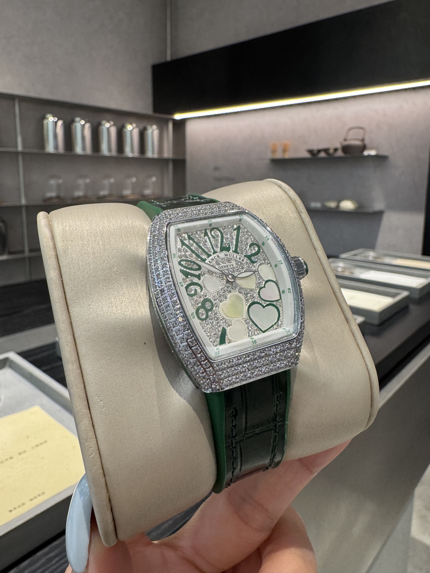 高級豪華スーパーコピーフランクミュラーV32 バレルシリーズダイヤモンドインレイ クラシックデジタルフェイス入荷 119777[5]