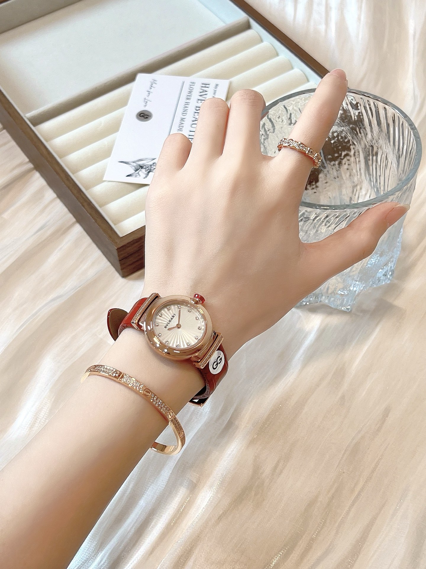 超絶のブルガリ ルチェア クォーツムーブメント優雅時計女性らしい魅力 121819[1]