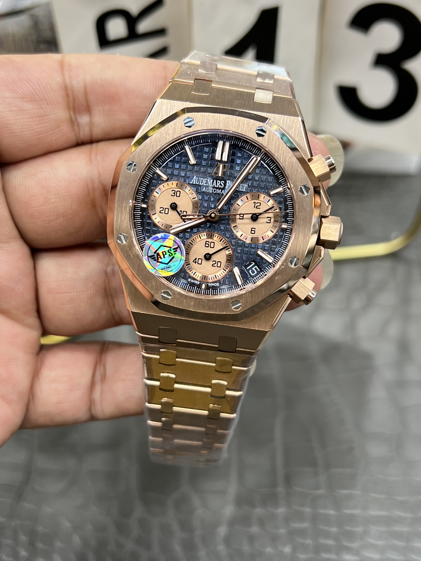 ブランドオーデマピゲロイヤルオーク 41mmローズゴールドブルースーパーコピー時計文字盤 1722304[1]