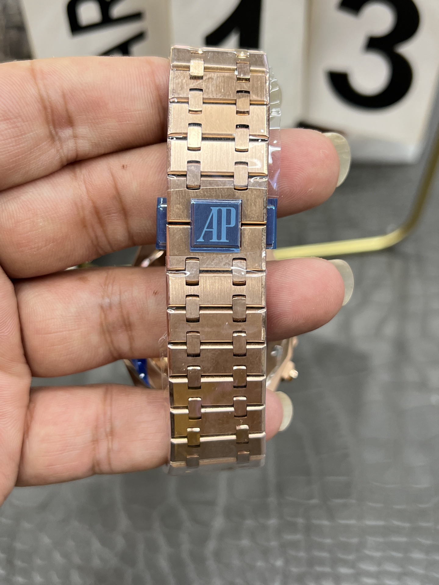 ブランドオーデマピゲロイヤルオーク 41mmローズゴールドブルースーパーコピー時計文字盤 1722304[7]