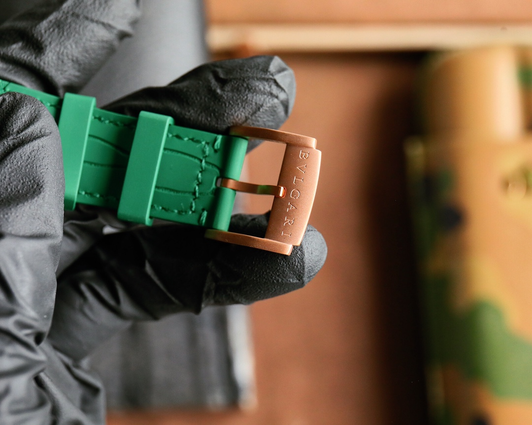 新製品ブルガリ新しい色オクトローマ スケルトン ツーリング全自動機械式時計 123734[6]