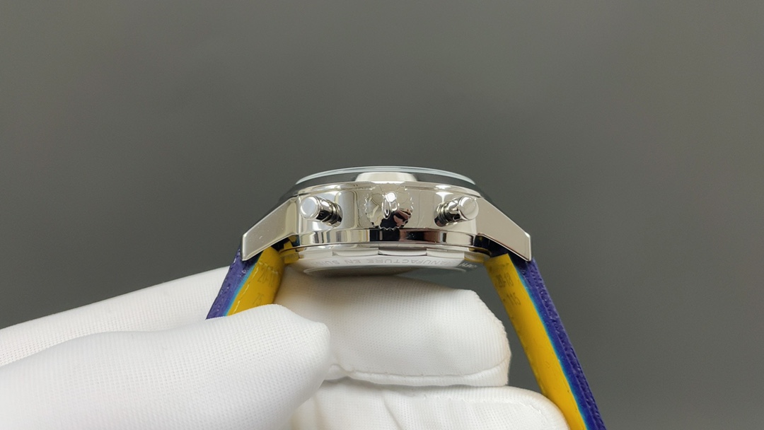 ブライトリングの新作BN9トランスオーシャンシリーズメンズ多機能機械式時計 172935[3]