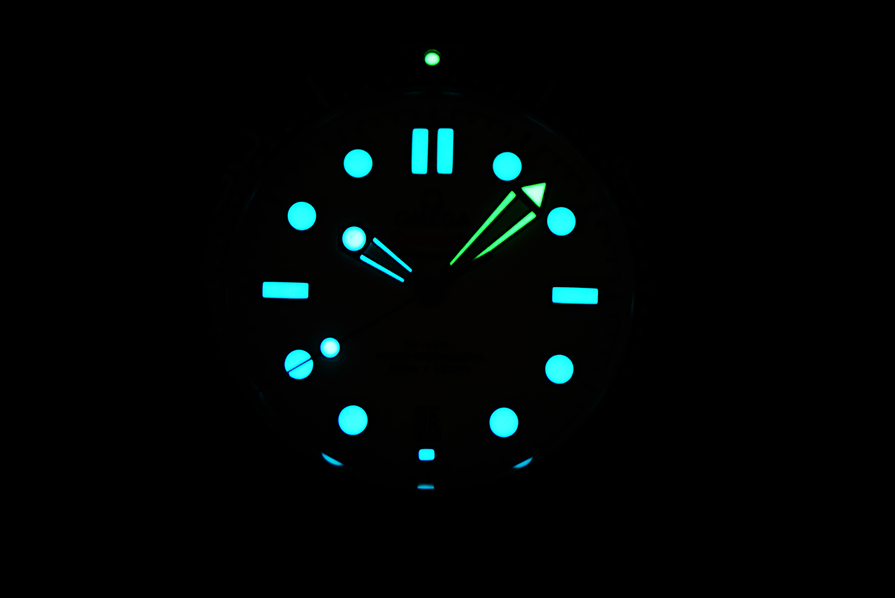 高品質なブランドコピー製品のシーマスター300mオメガ 8800 一体型ムーブメント 175195[1]