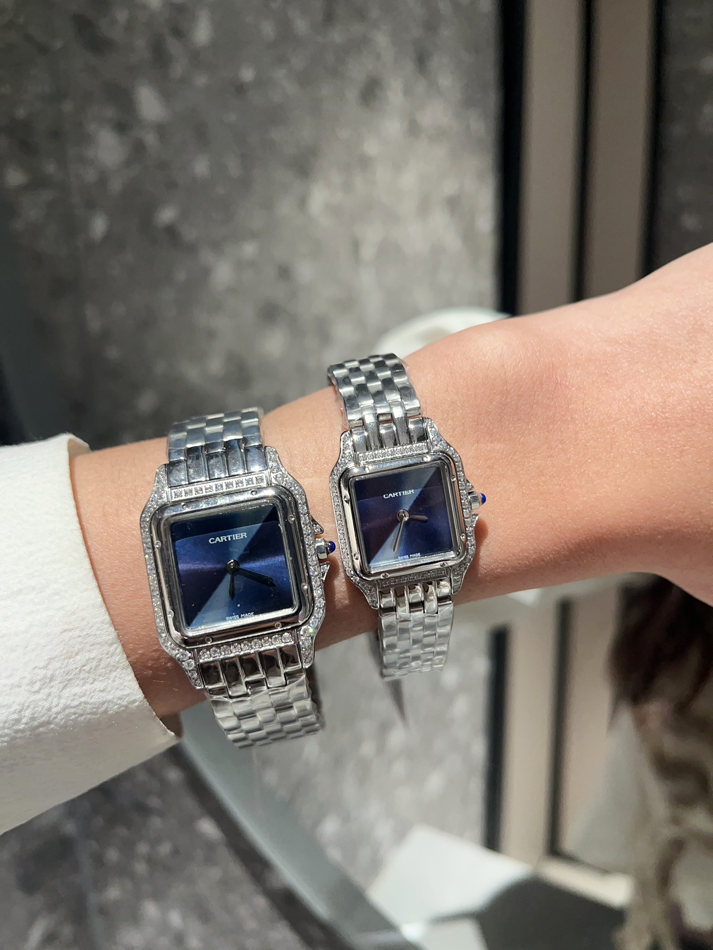 1996年に発表されたカルティエのタンクシリーズは精巧で小さい女性用腕時計 126034[2]