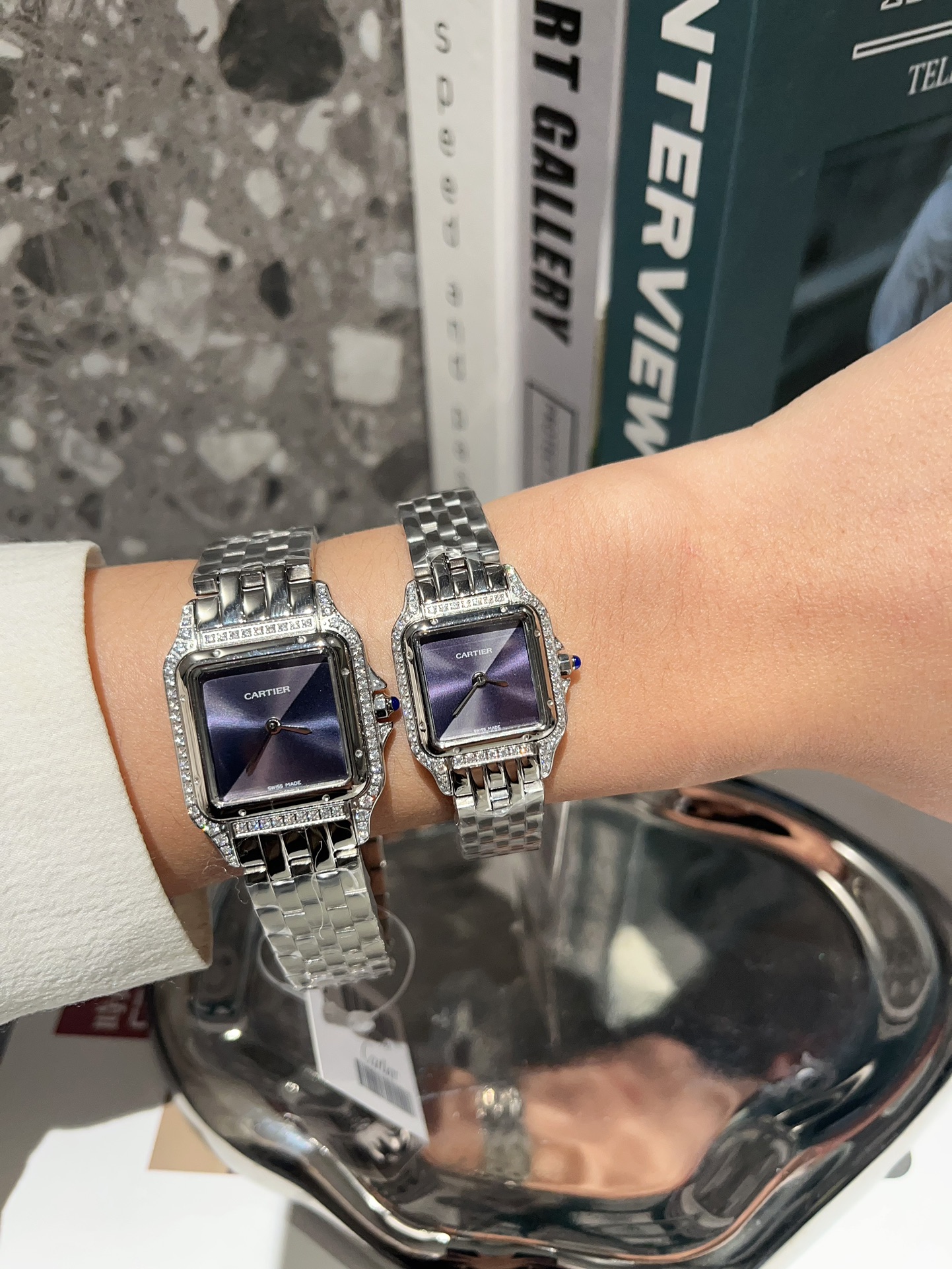 1996年に発表されたカルティエのタンクシリーズは精巧で小さい女性用腕時計 126034[8]