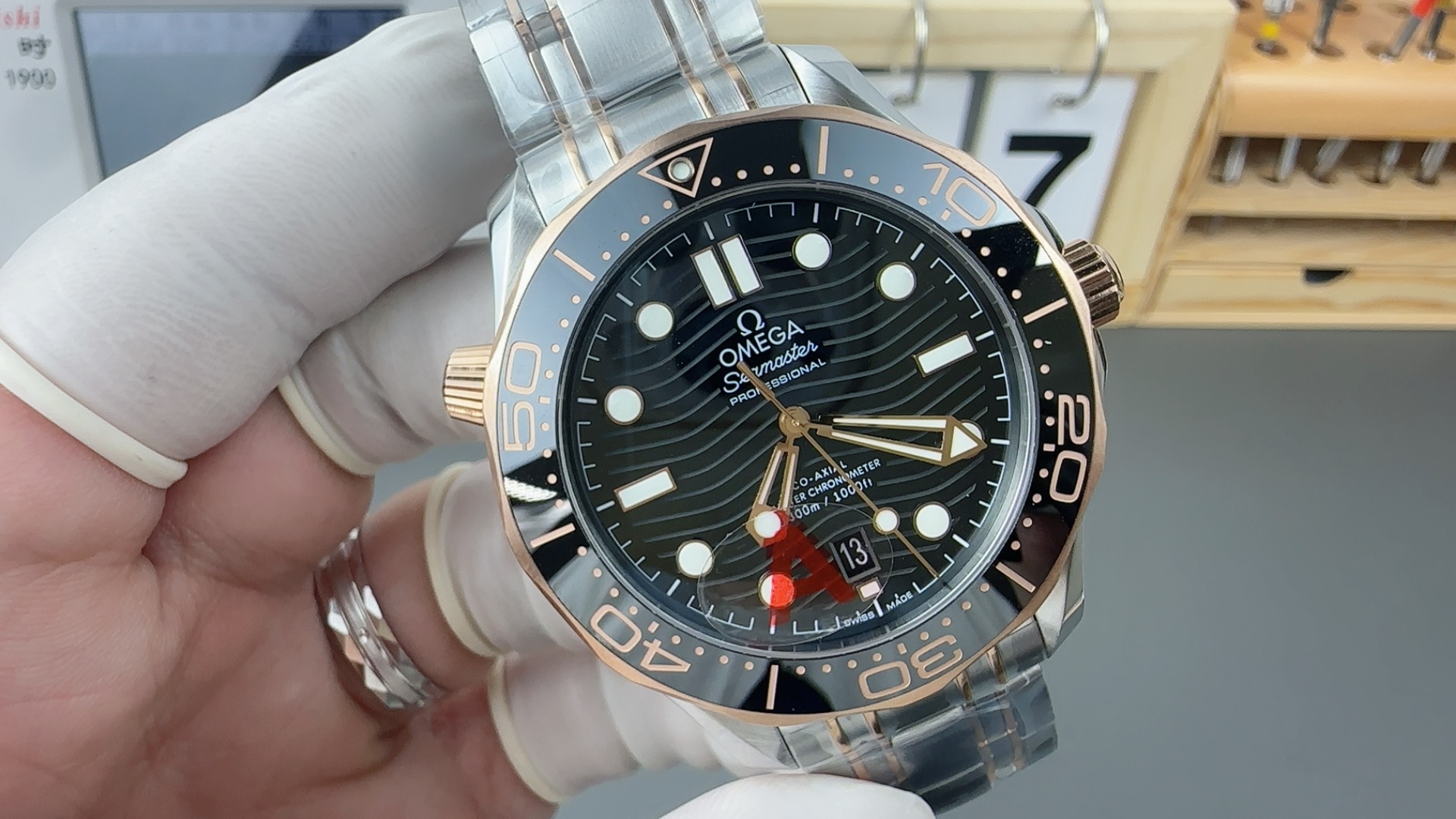 オメガコピーそ優れた品質8800一体型ムーブメントを搭載した新しいシーマスター300m 173290[1]