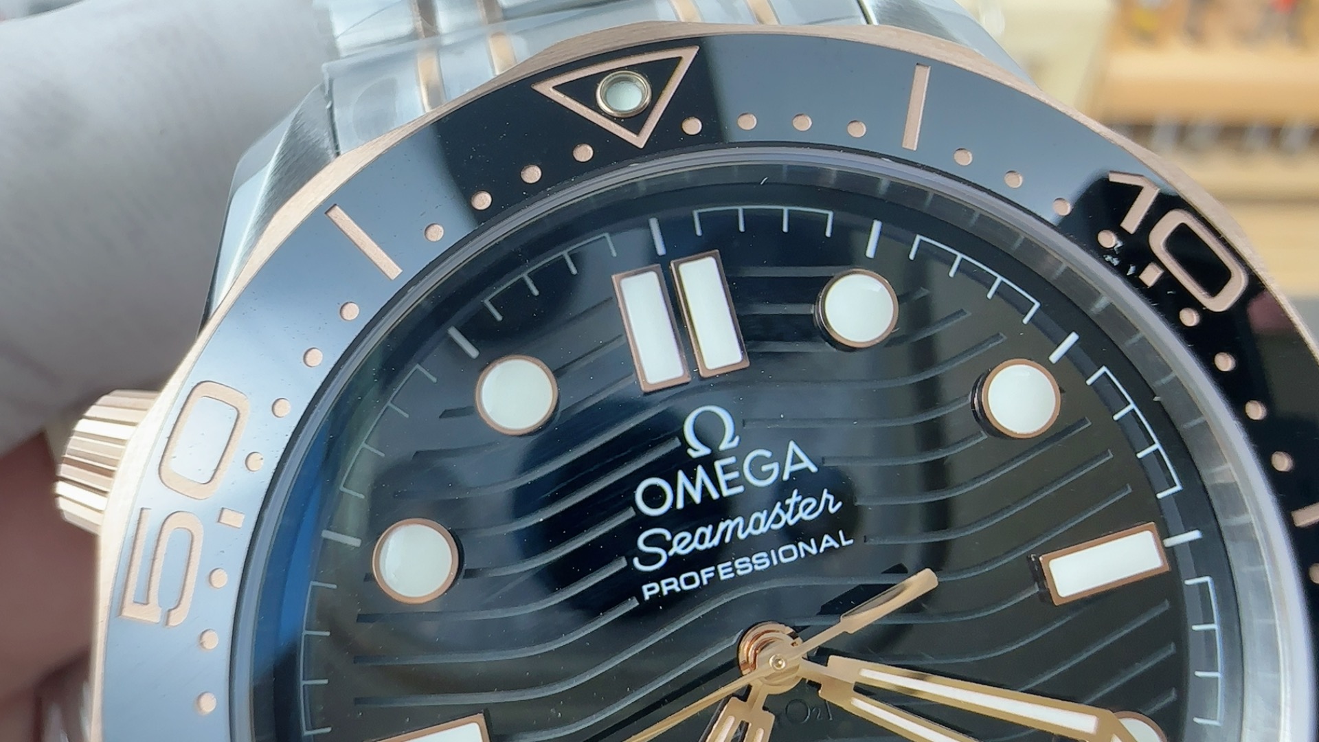 オメガコピーそ優れた品質8800一体型ムーブメントを搭載した新しいシーマスター300m 173290[2]