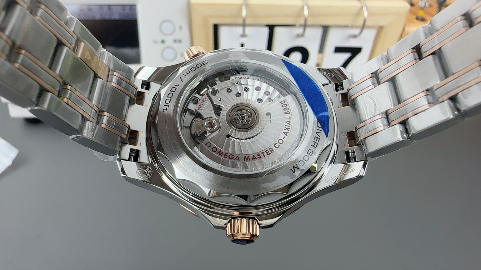 オメガコピーそ優れた品質8800一体型ムーブメントを搭載した新しいシーマスター300m 173290[3]