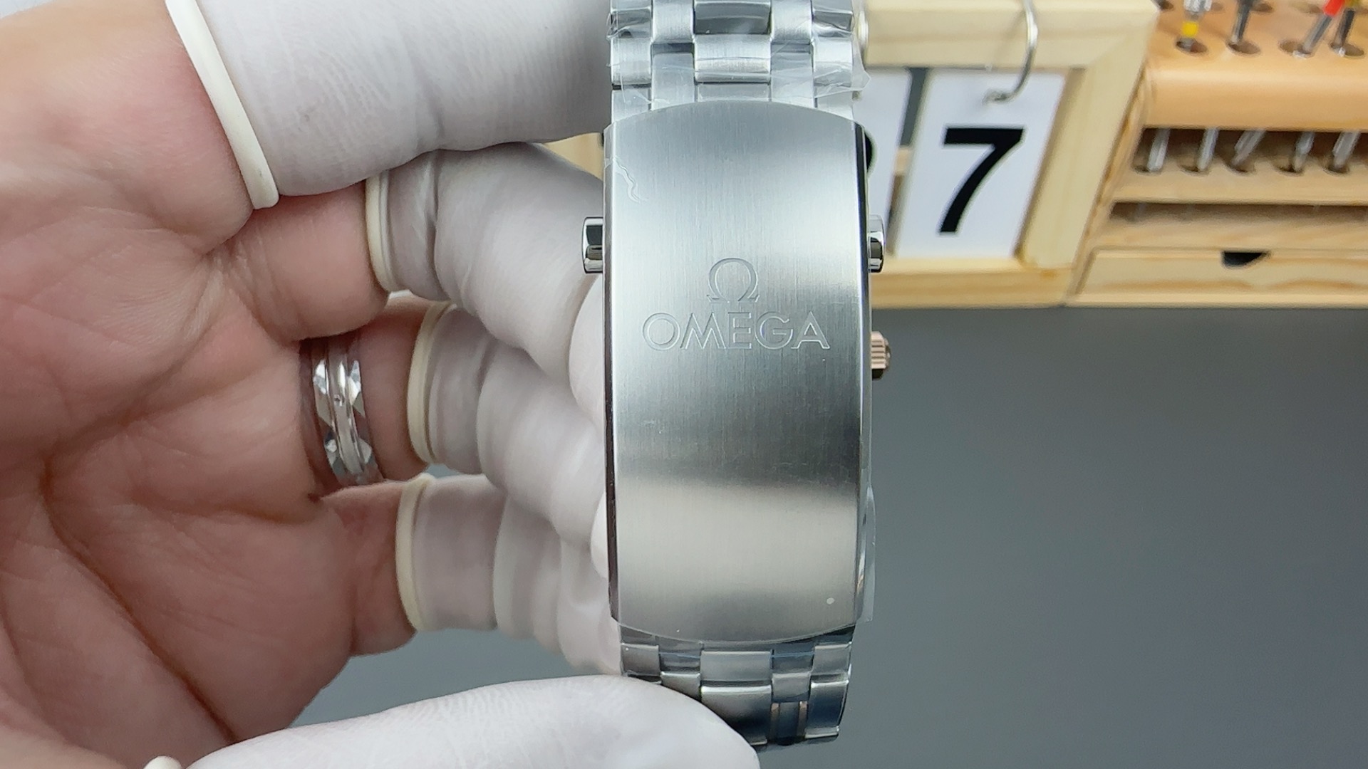 オメガコピーそ優れた品質8800一体型ムーブメントを搭載した新しいシーマスター300m 173290[7]