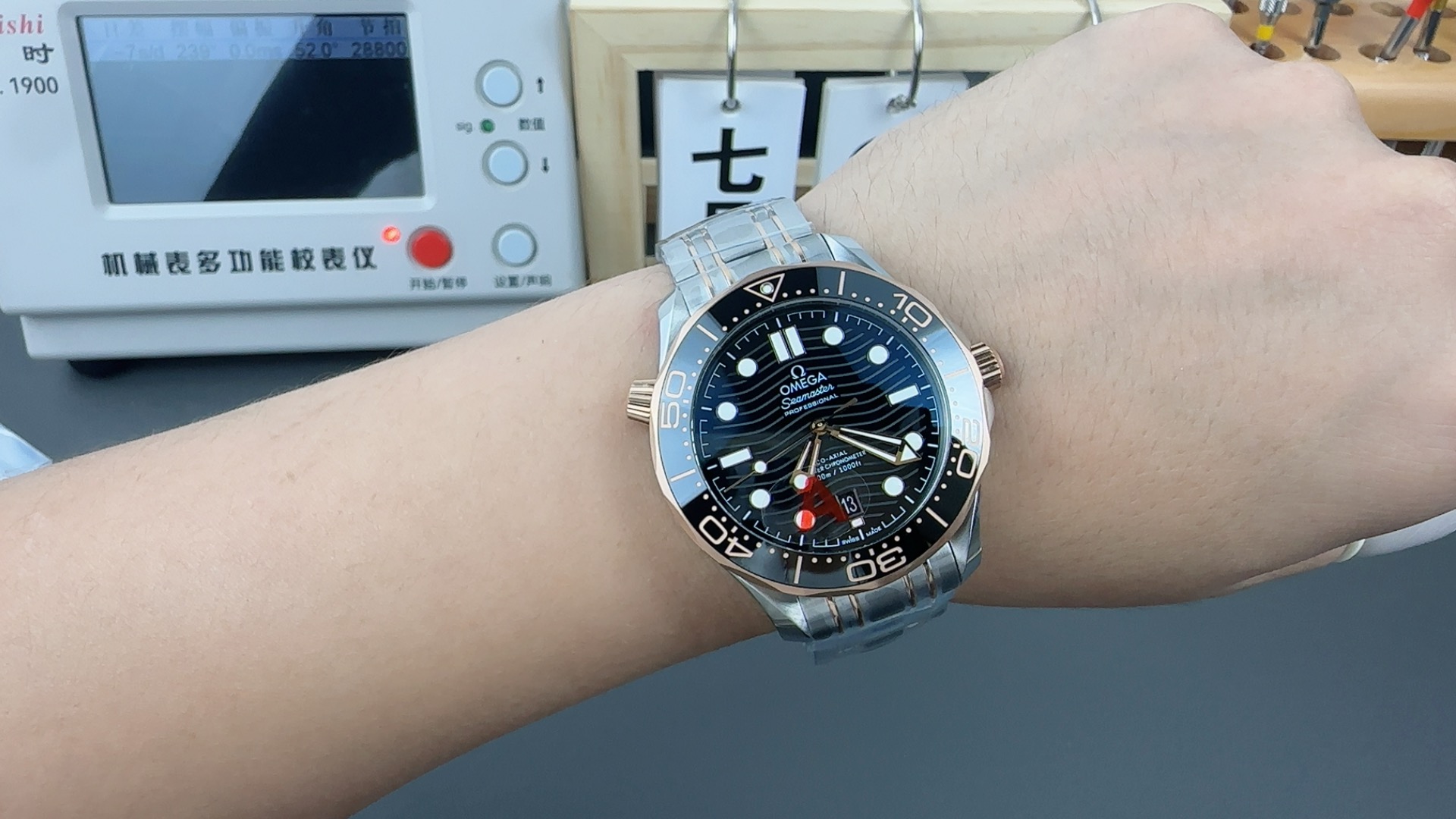 オメガコピーそ優れた品質8800一体型ムーブメントを搭載した新しいシーマスター300m 173290[8]