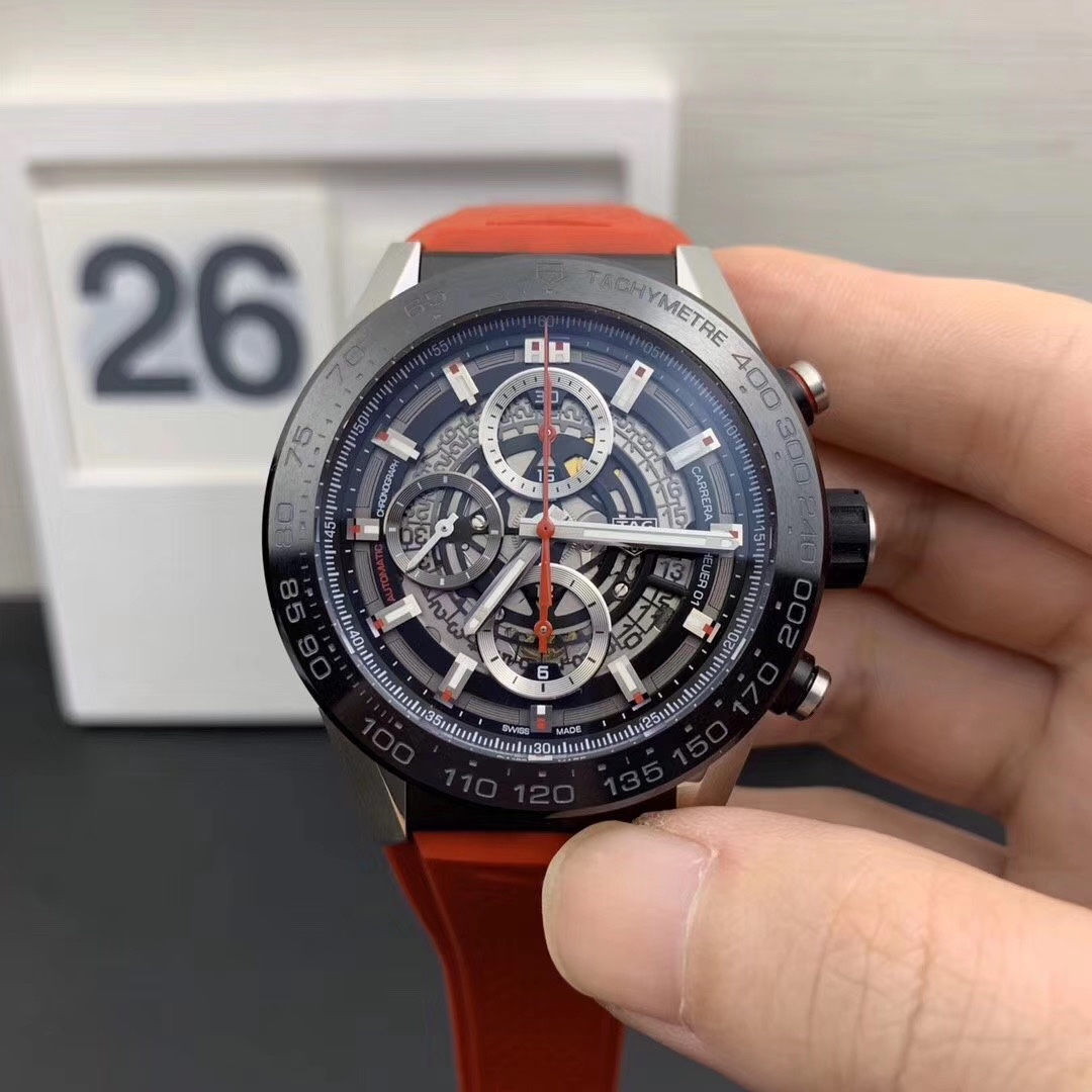 新しい色タグ・ホイヤーカレラコピースタイリッシュで男性高性能なクロノグラフ時計 127259