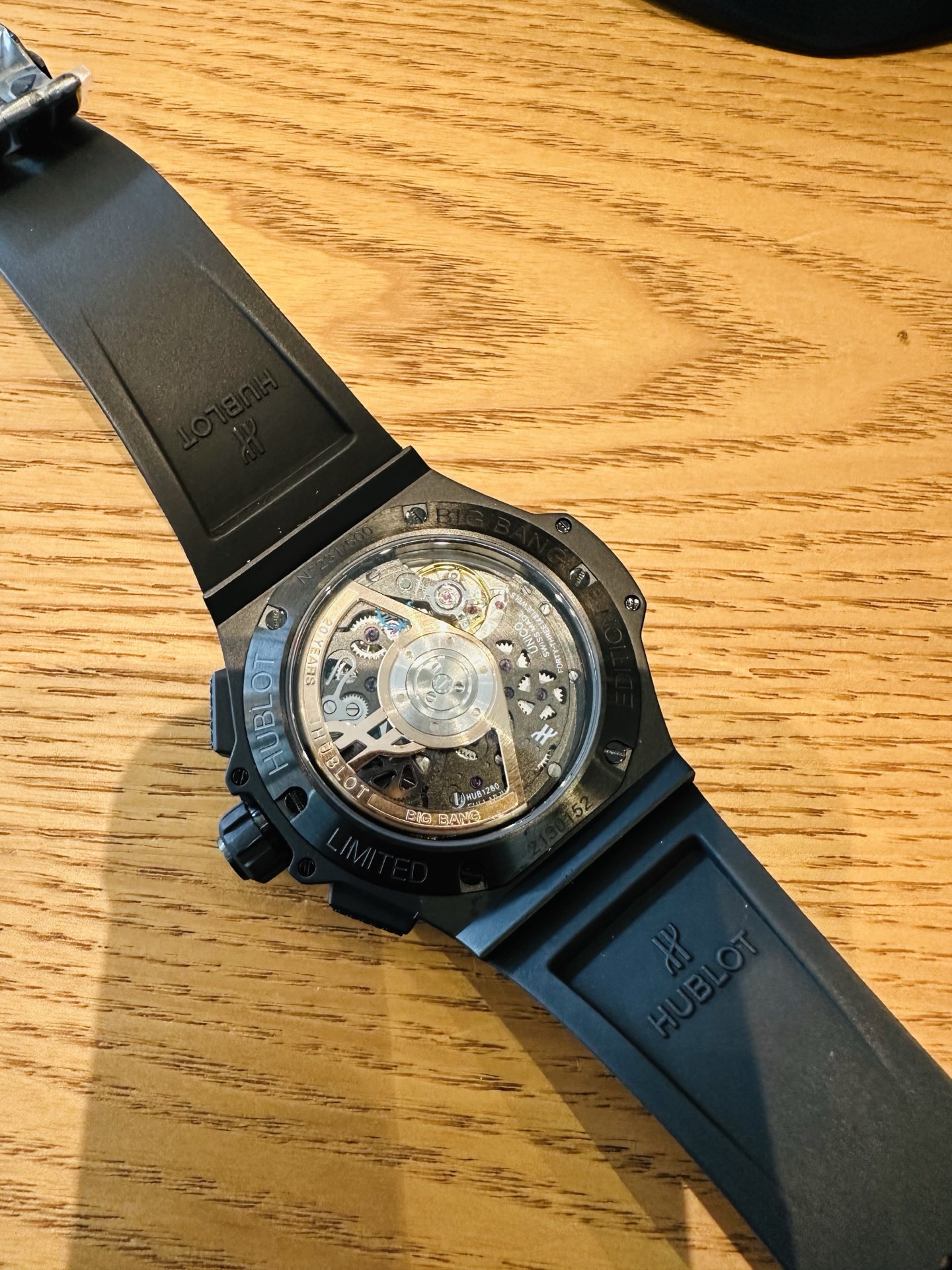 ウブロビッグバン率直に男性的腕時計 127860 最速の配達 20周年記念エディション[7]