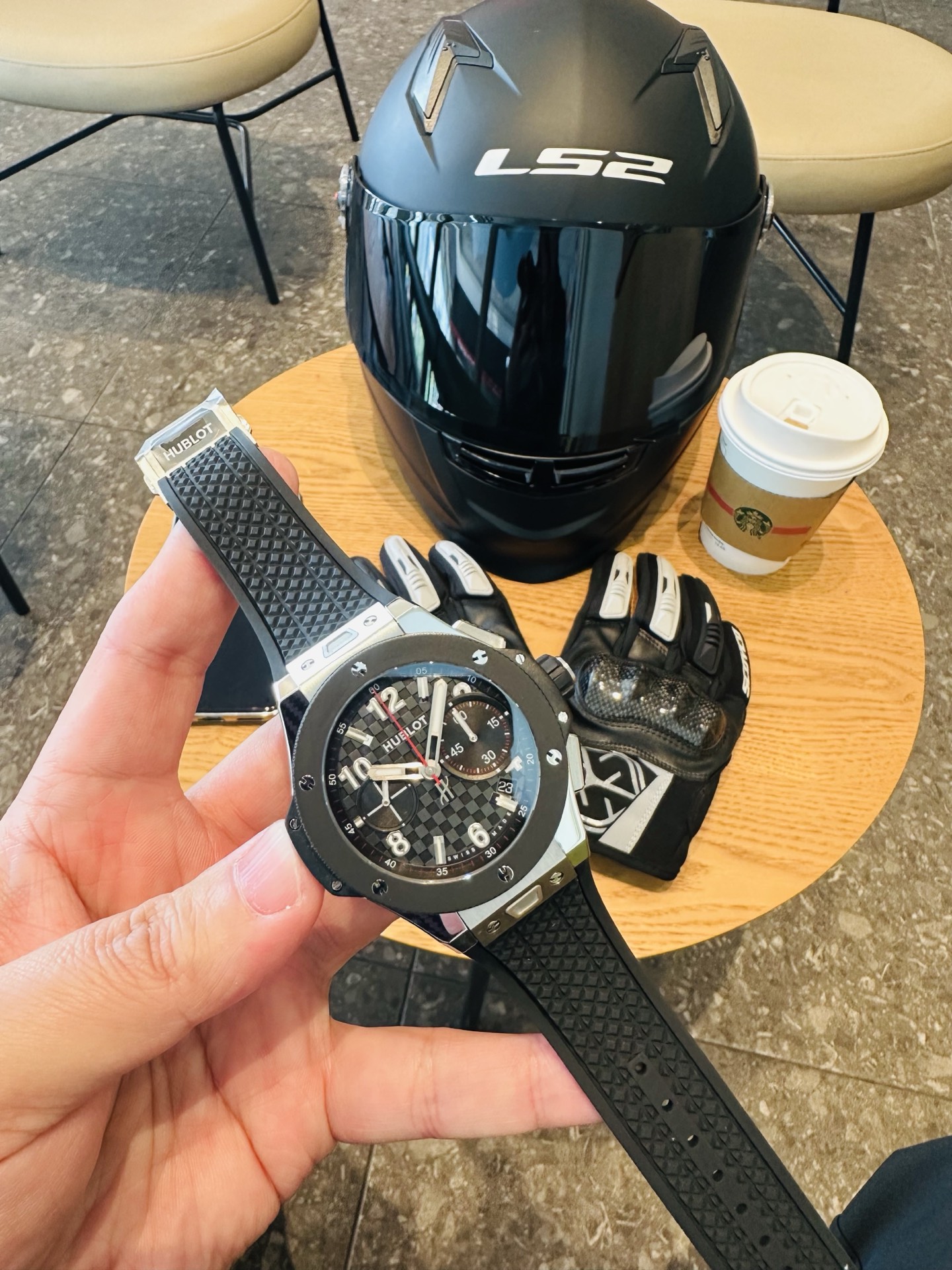 最新独特HUBLOTビッグバンコピー男性時計素材革新 431.OM.1338.RX シリーズ 127856