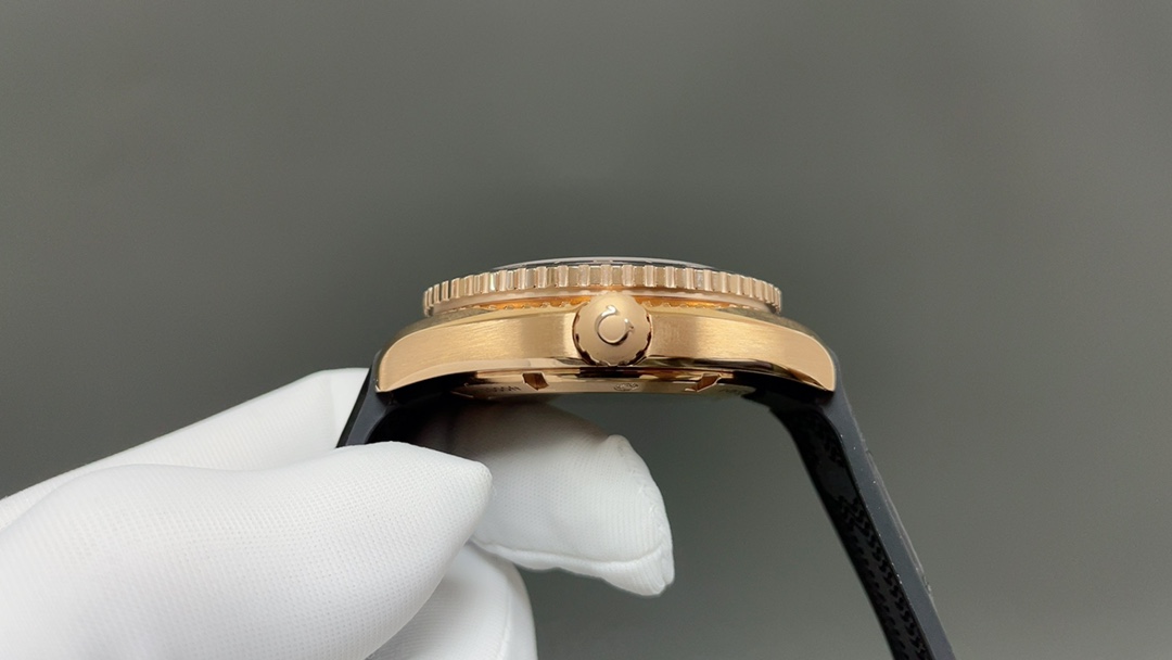 コピー最新と古典的オメガ時計シーマスター 600m GMT クラシック キング 172942[3]