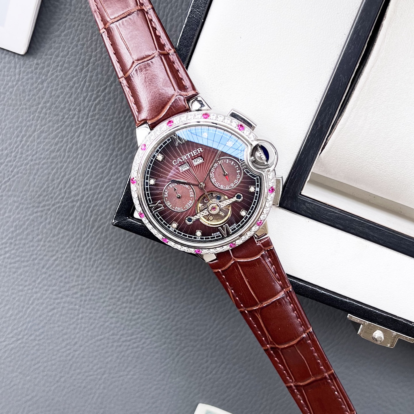 カルティエの新作コピーバロンブルーメンズ高強度機械式時計は  128831[6]