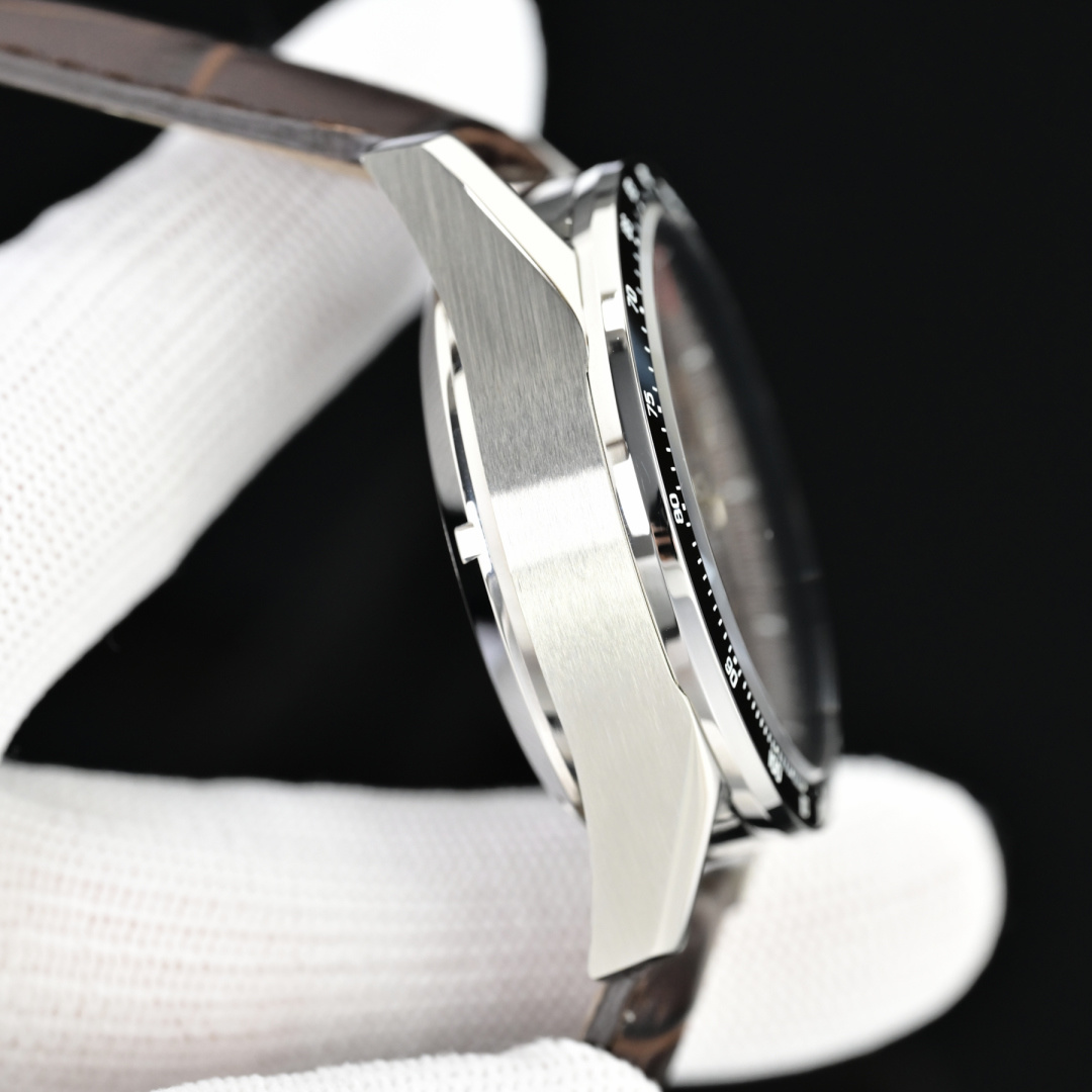 タグ・ホイヤーカレラコピーシリーズ T17 CV2A12.FC6236男性多機能機械式時計 127276[1]