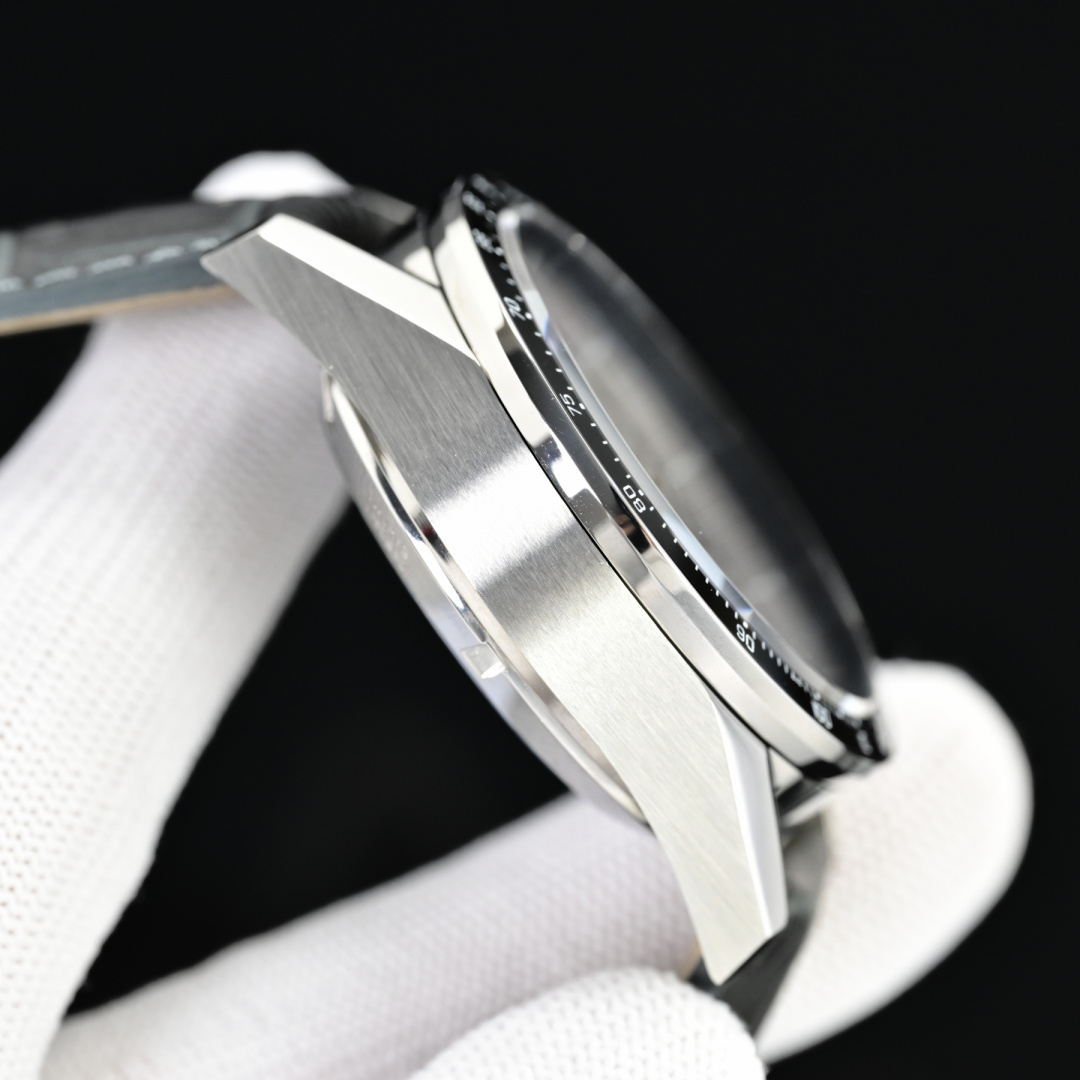 【超話題】スーパーコピータグ・ホイヤーカレラシリーズ多機能機械式時計販売 127279[3]