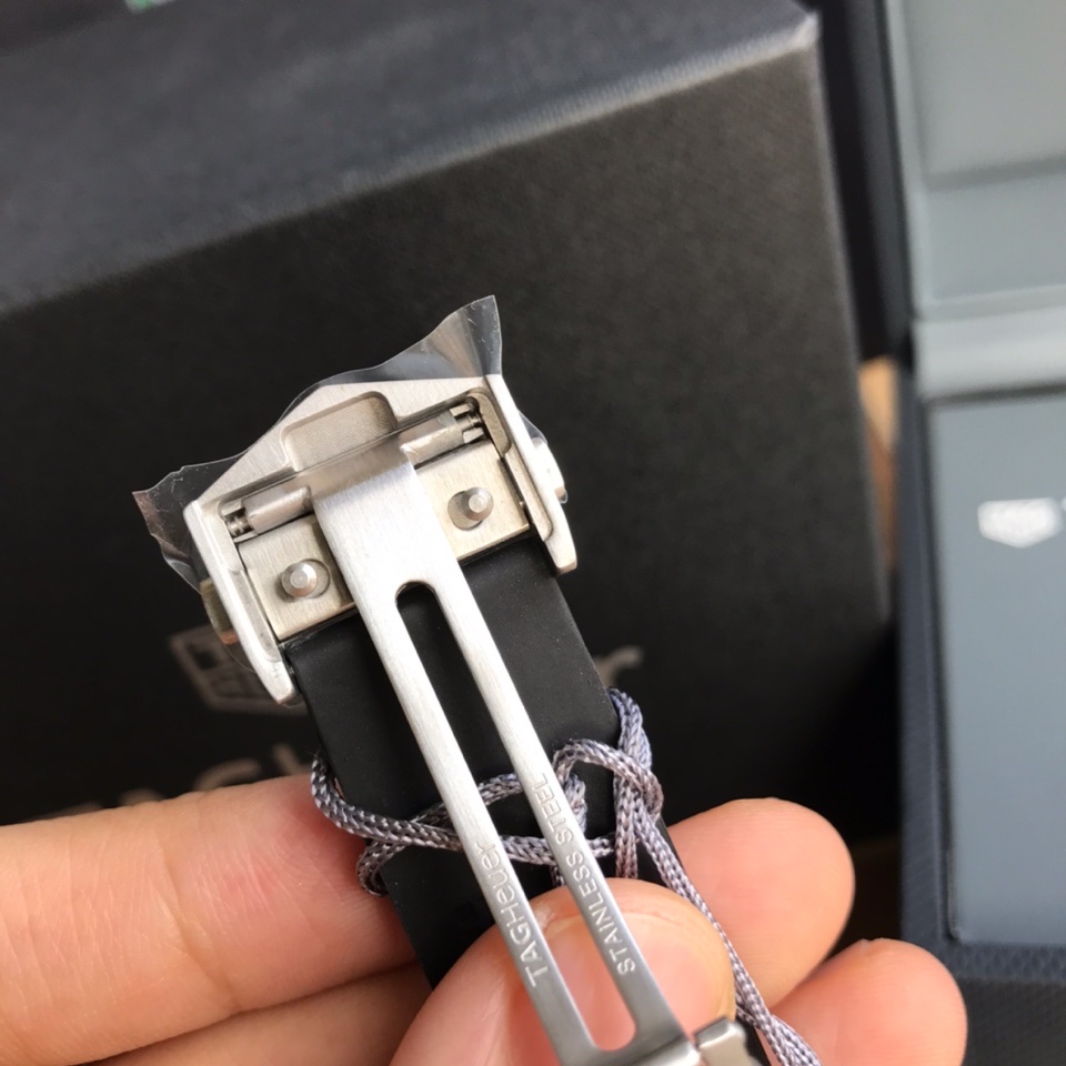 新作入荷タグ・ホイヤーアクアレーサークォーツ式クロノグラフメンズ腕時計 124579品質と絶妙[3]