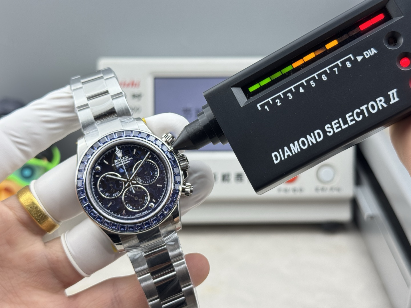 成功者の男性ロレックスデイトナスーパーコピーポーラーグレイシャー世界では激安買取 130185[4]