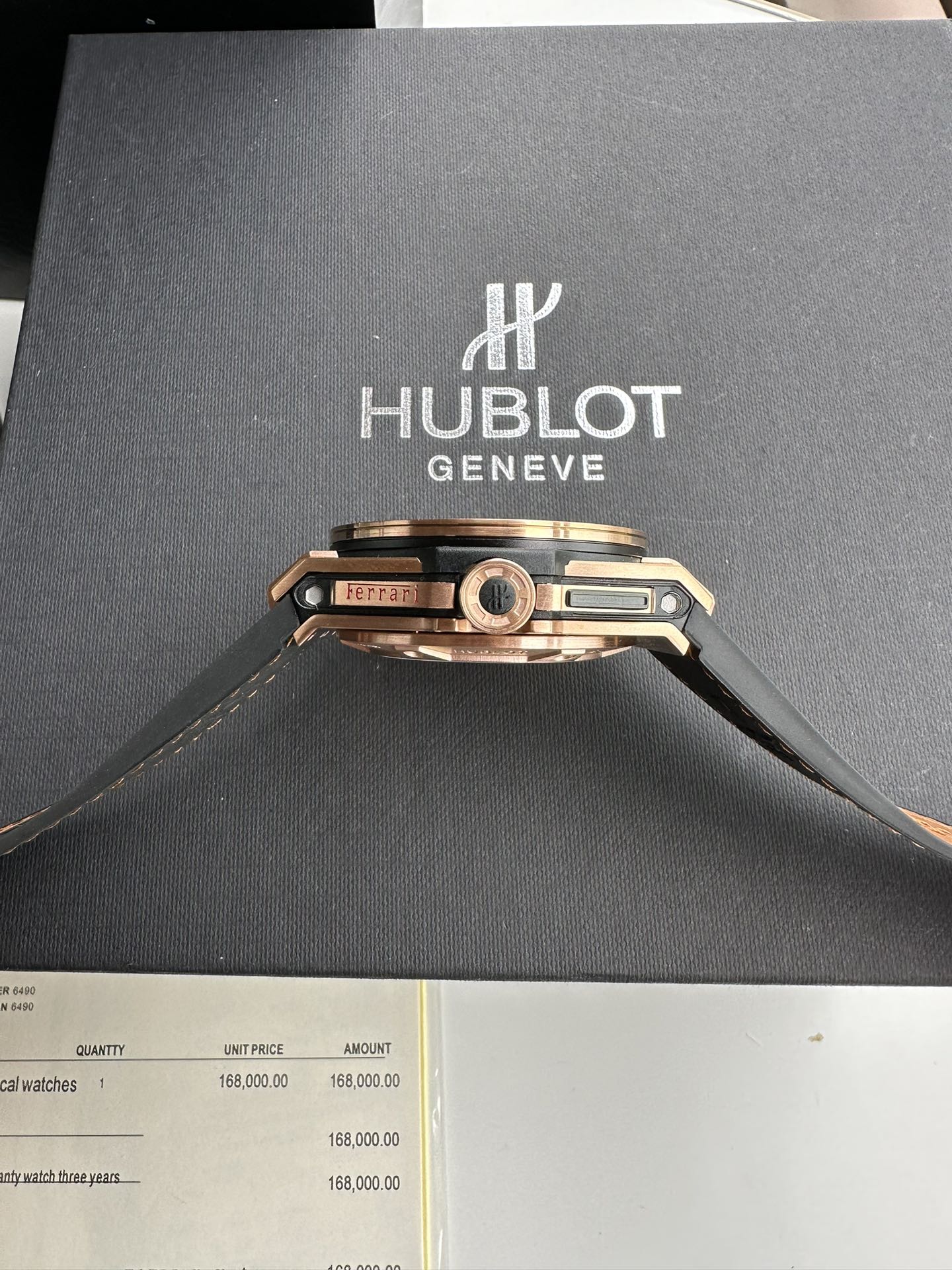 ウブロの年間最優秀復刻モデルBLG BANGシリーズ 401.OQ.0123.VR カーボンファイバーベゼル 127245[2]