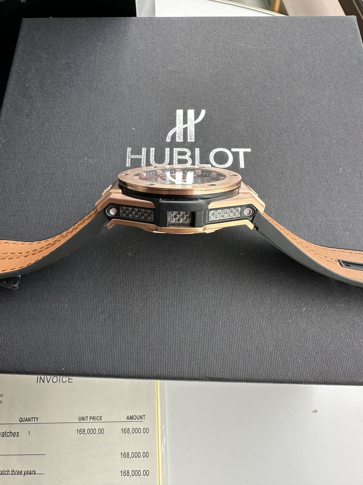 ウブロの年間最優秀復刻モデルBLG BANGシリーズ 401.OQ.0123.VR カーボンファイバーベゼル 127245[5]