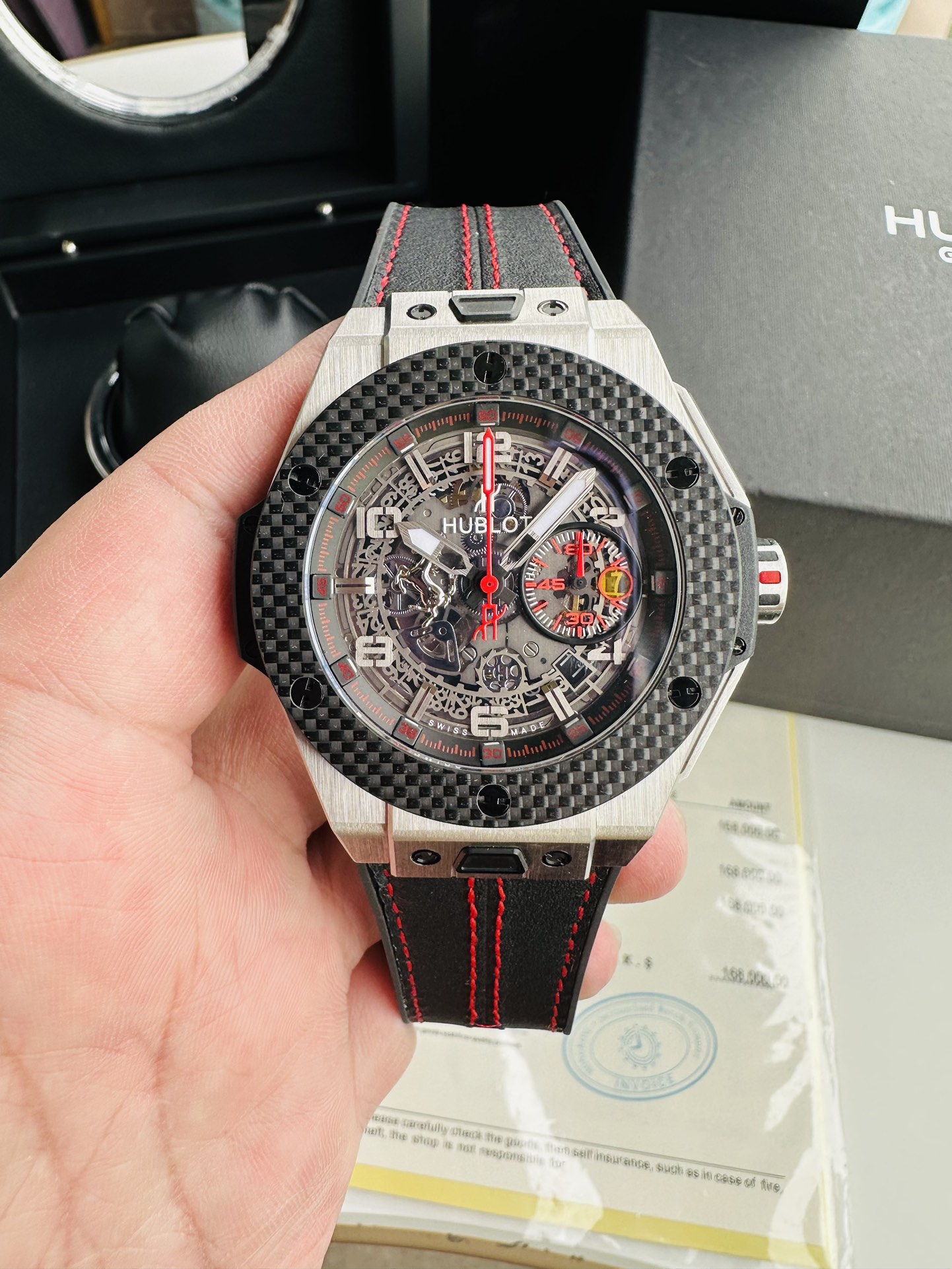 ウブロの最高傑作カーボンファイバー製ベゼル新しい魅スーパーコピー腕時計 127243