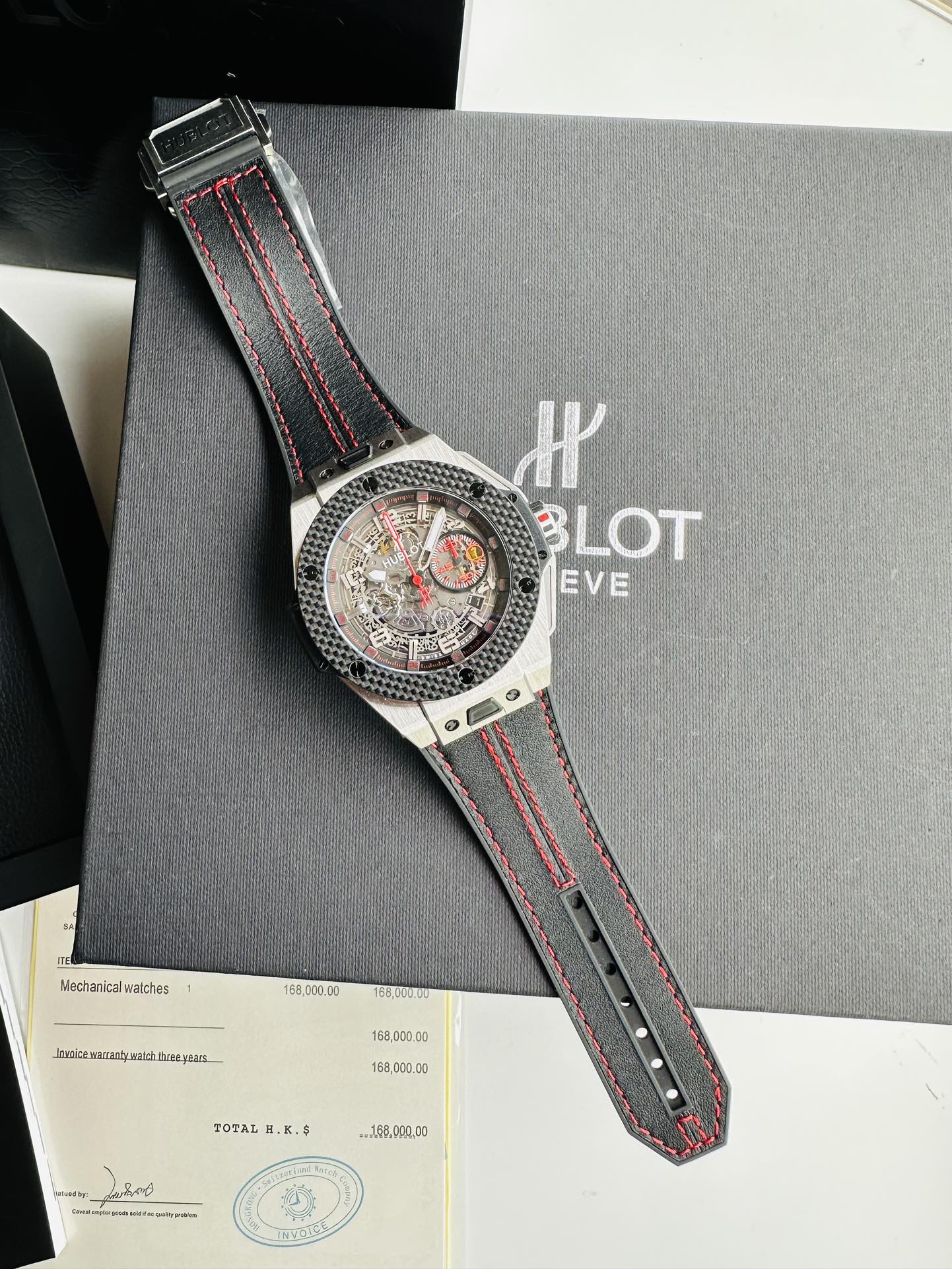 ウブロの最高傑作カーボンファイバー製ベゼル新しい魅スーパーコピー腕時計 127243[2]