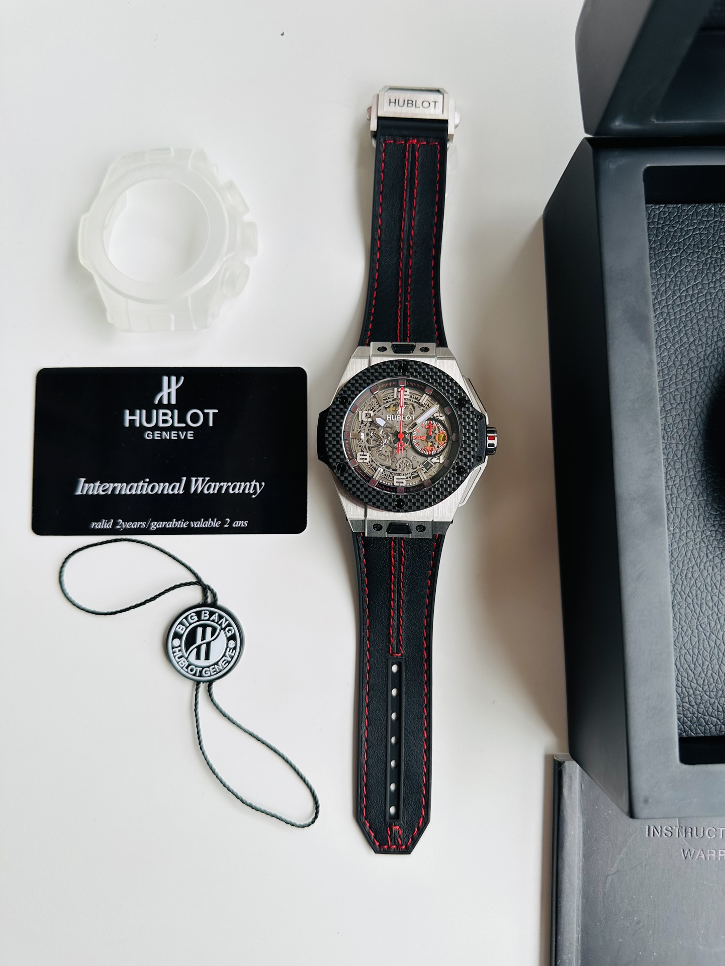 ウブロの最高傑作カーボンファイバー製ベゼル新しい魅スーパーコピー腕時計 127243[5]