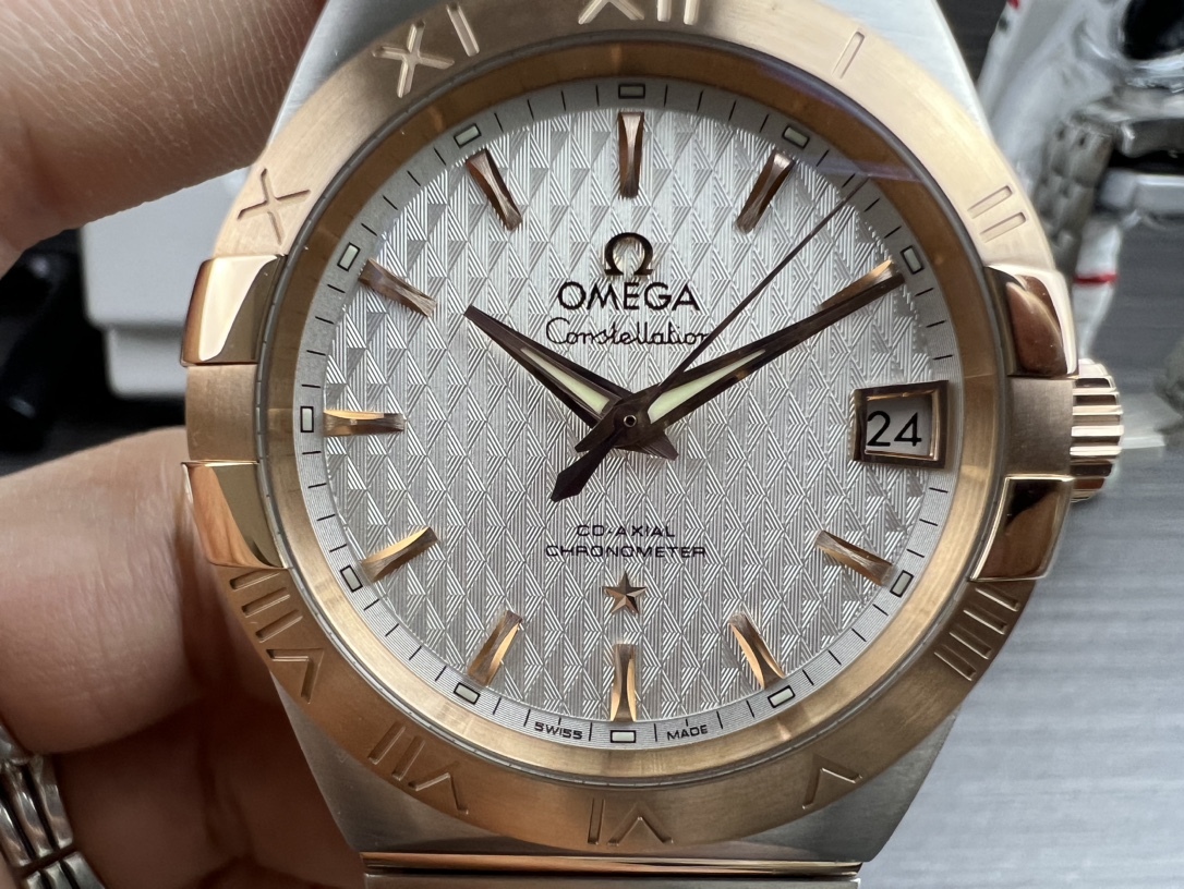 オメガ コンステレーション色彩絶腕時計コーアクシャル18Kセドナゴールド 123.20.38.21.02.007[1]