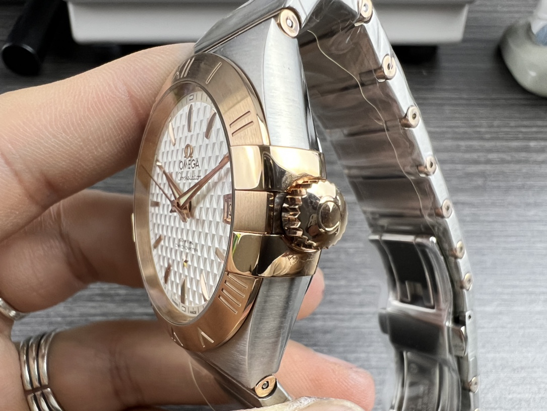 オメガ コンステレーション色彩絶腕時計コーアクシャル18Kセドナゴールド 123.20.38.21.02.007[2]