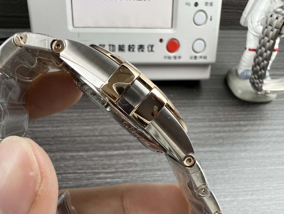 オメガ コンステレーション色彩絶腕時計コーアクシャル18Kセドナゴールド 123.20.38.21.02.007[3]