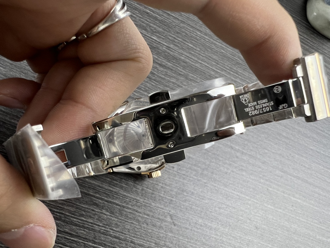 オメガ コンステレーション色彩絶腕時計コーアクシャル18Kセドナゴールド 123.20.38.21.02.007[4]