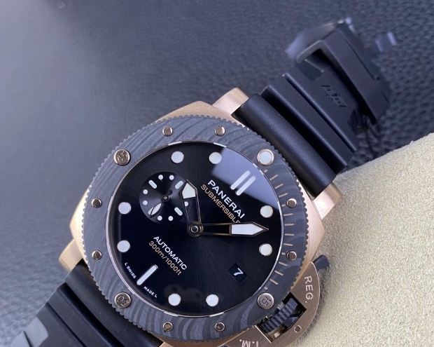 高品質素材パネライコピークロノグラフ カーボン P900ムーブメント  PAM1070  VS工場[1]