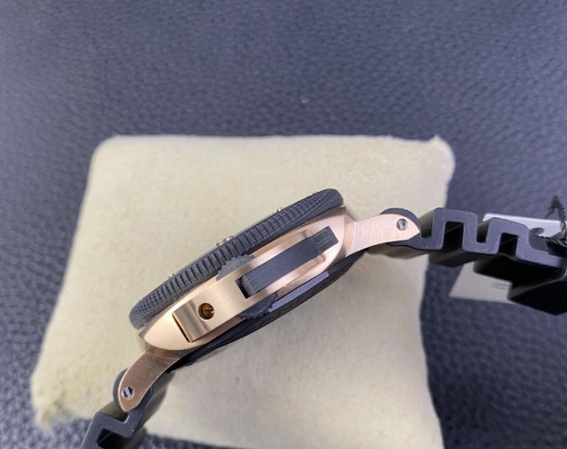 高品質素材パネライコピークロノグラフ カーボン P900ムーブメント  PAM1070  VS工場[3]